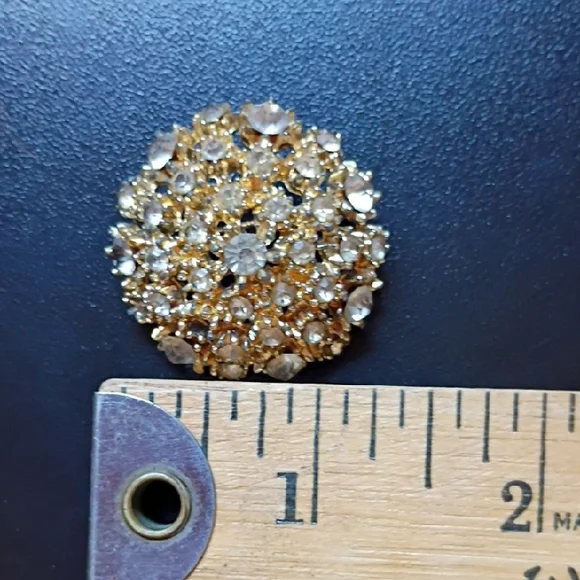 Vintage gold-toned rhinestone dome brooch Costume Jewelry - Picture 6 of 6